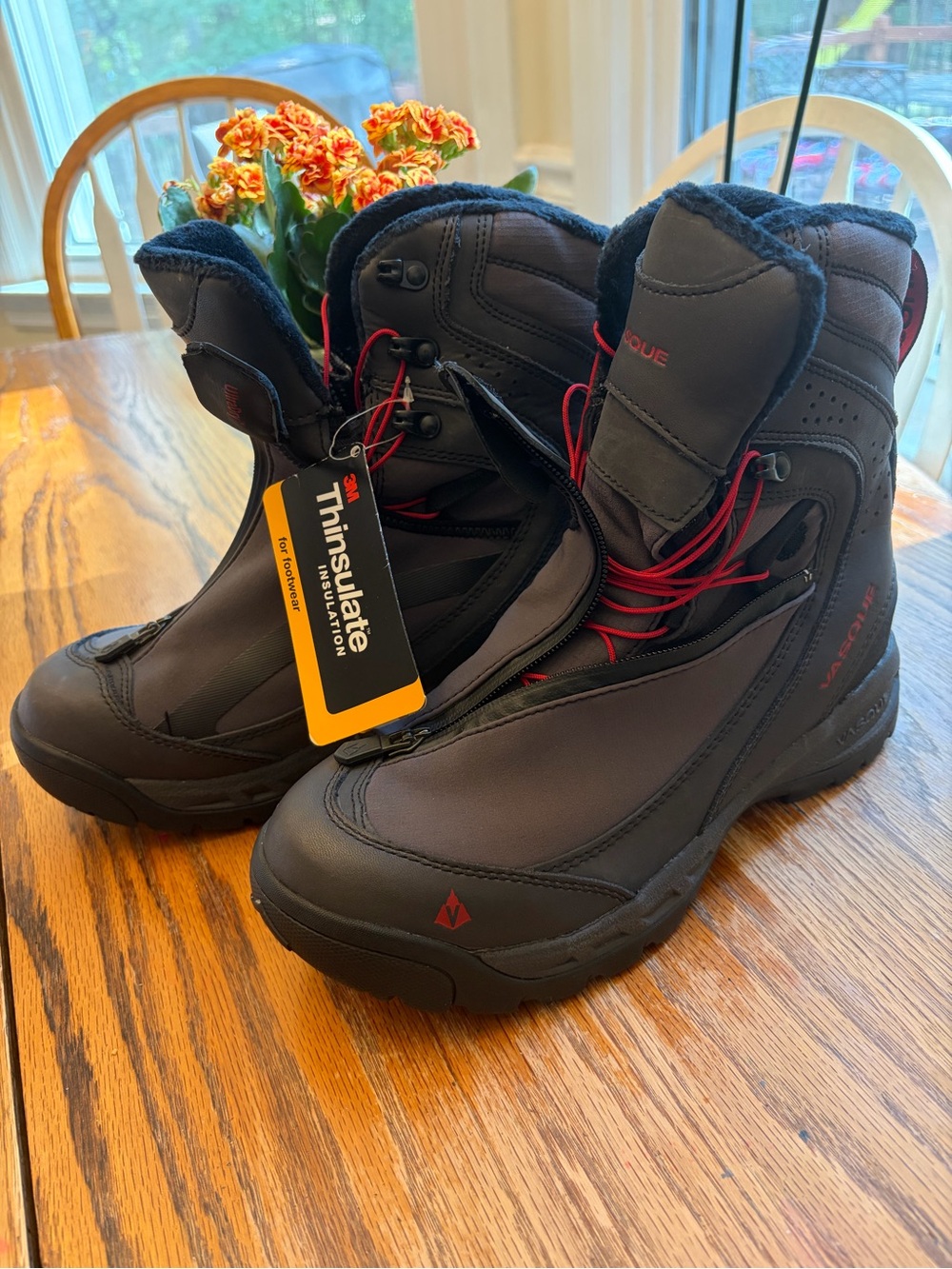 Vasque Arrowhead Ultra Dry Mens 8 Winter Hiking Boots Red Black Insulated